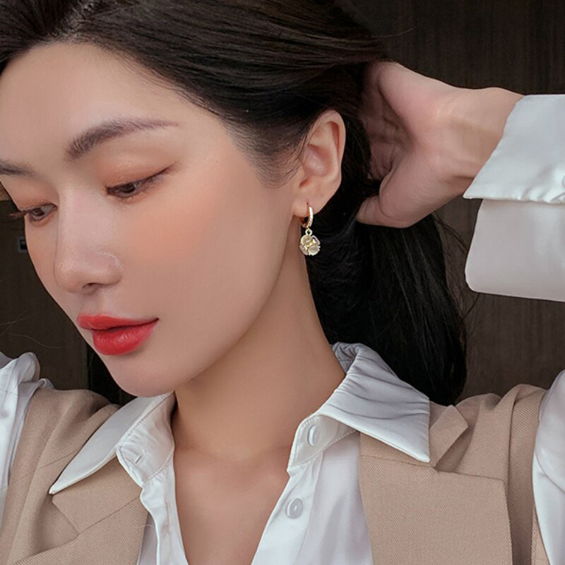 Zarif Kedi Gözü Taşlı Yuvarlak - Women'S Accessories Trends 2026 incelemesi ve fiyatı